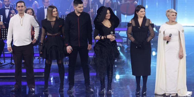 Albina Kelmendi me familje përfaqësojnë sot Shqipërinë në Eurovision