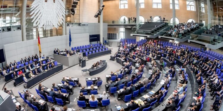 Parlamenti gjerman shqyrton mandatin e KFOR-it në Kosovë