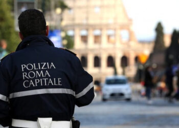 Shqiptari vret vajzën e tij 16-vjeçare dhe një  italian