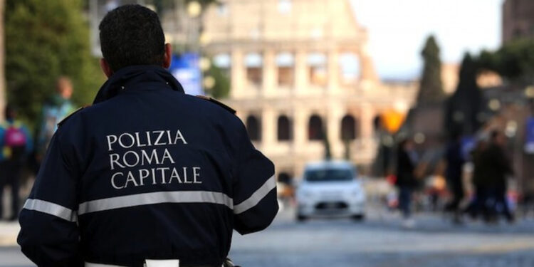 Shqiptari vret vajzën e tij 16-vjeçare dhe një  italian