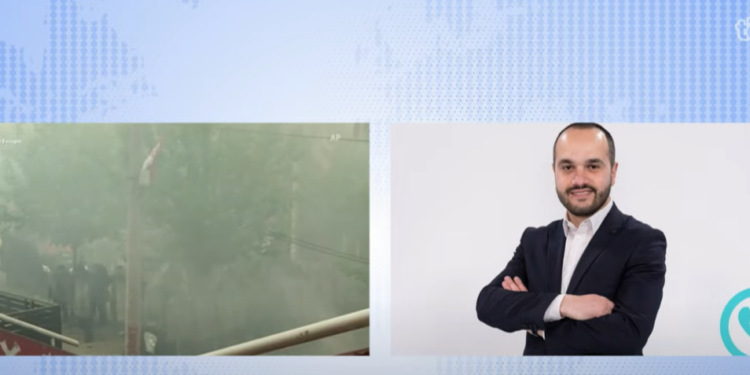 Gazetari i Tëvë 1 nga Zveçani: Ka ushtarë të KFOR-it të lënduar, kolegët i tërhiqnin zvarrë