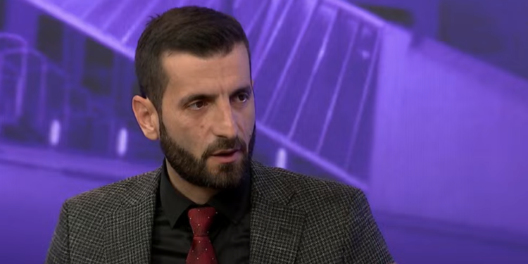 Demahasaj: Kryetarët në veri ta dëgjojnë ambasadën amerikane, hapja e urës mund të sjell pasoja