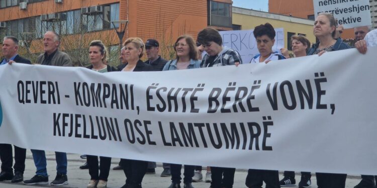 Punëtorët e sektorit privat paralajmërojnë ikje nga vendi nëse s’ka rritje të pagave