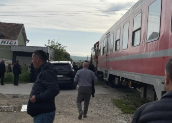 Treni godet veturën në Fushë-Kosovë
