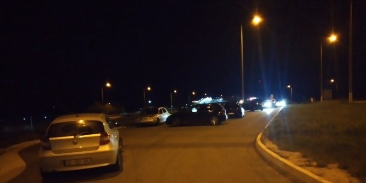 Policia parandalon garat e shpejtësisë në autostrada në lokacione të ndryshme