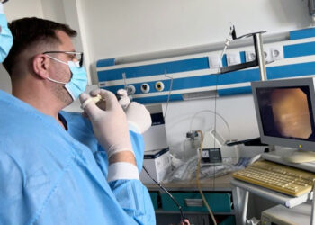 64-vjeçarit i shpëtohet jeta në QKUK, mjekët ia largojnë copën e mishit të mbetur në fyt