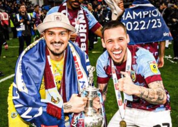 Burnley i Aro Muric kampion në Championship, thyejnë barrierën e 100 pikëve në ndeshjen e fundit