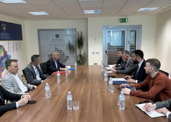 Krasniqi takon kryetarët e komunave veriore: Konstituimi i organeve të reja do të bëhet sipas ligjit