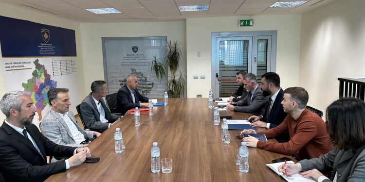 Krasniqi takon kryetarët e komunave veriore: Konstituimi i organeve të reja do të bëhet sipas ligjit