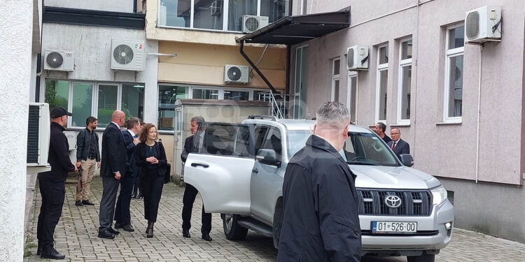 Përfundon takimi i Lajçakut me kryetarin Bedri Hamza