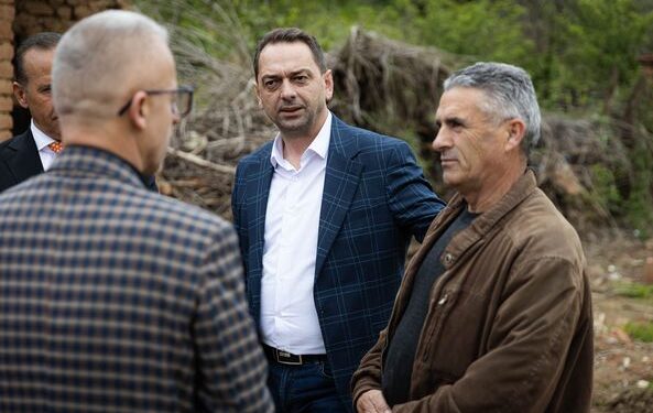 Donatorët fillojnë ndërtimin e 4 shtëpive të dëmtuara nga vërshimet në Skenderaj