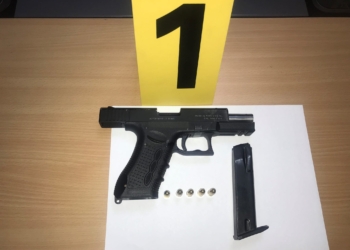 Sekuestrohen dy armë zjarri, arrestohen disa persona në Prishtinë