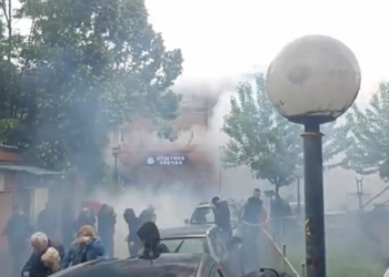 Gaz lotsjellës dhe të shtëna në Zveçan