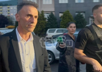 Kryetari i Leposaviqit edhe të shtunën ka dalë në vendin e tij të punës