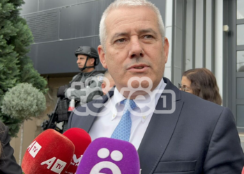 Sveçla deklarohet pas takimit me kryetarin e Leposaviqit