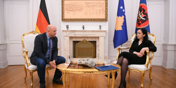 Osmani në takim me Sarrazin: Veprimet e Policisë në veri janë legjitime