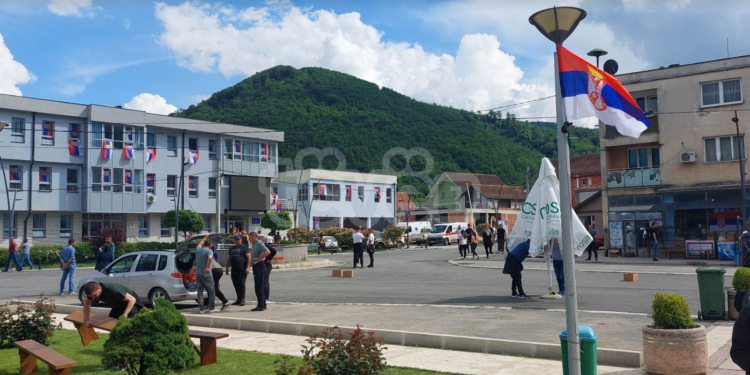 Shpërndahen protestuesit serbë në Zubin Potok