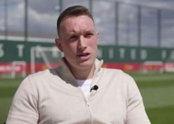 Zyrtare, Jones largohet nga Unitedi pas 12 vitesh