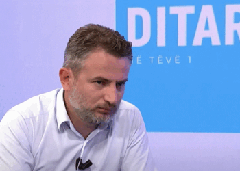 Gjini, AAK: Policia ndoshta duhet të tërhiqet nga objektet komunale në veri, por asnjëherë nga territori verior