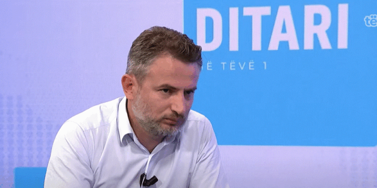 Gjini, AAK: Policia ndoshta duhet të tërhiqet nga objektet komunale në veri, por asnjëherë nga territori verior