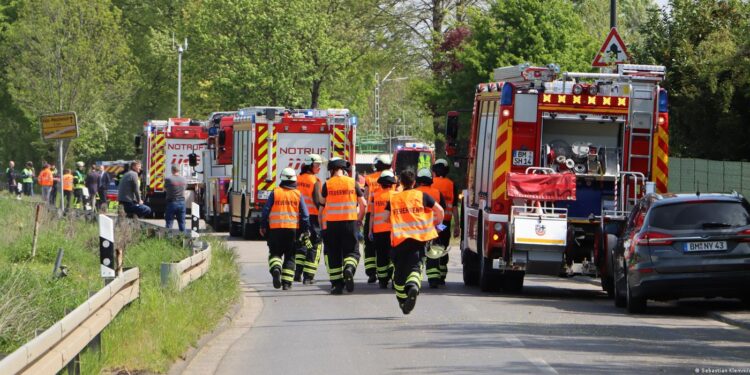 Dy të vdekur dhe disa të lënduar pasi u goditën nga treni në Gjermani