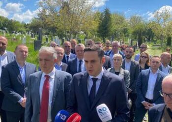 Abdixhiku e nderon Fehmi Aganin në 24-vjetorin e vrasjes