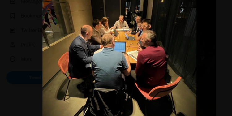 Kurti mbërrin me ekip në Bruksel: Përgatitja për bisedime është e thjeshtë dhe e ndërlikuar