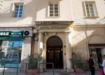 Bie nga dritarja e hotelit në Itali, vdes kryebashkiaku polak