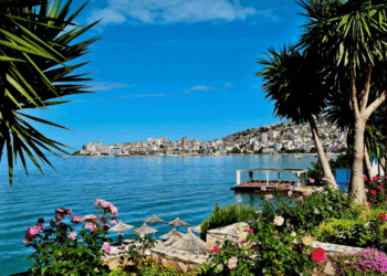 Shtrenjtohen pushimet e turistëve nga Kosova në bregdetin e Shqipërisë