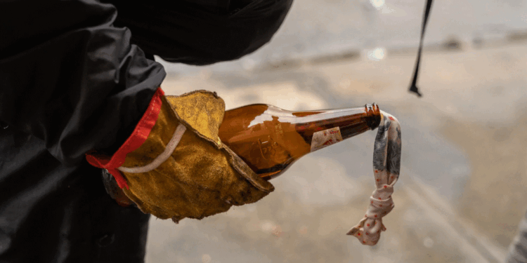 Arrestohen tre tifozë të Trepçës, gjuajtën me molotov autobusin e Pejës