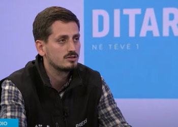 Si e kuptoi ekipi i Tëvë 1 që ishte djegur vetura në Zubin Potok, flet gazetari Gallopeni