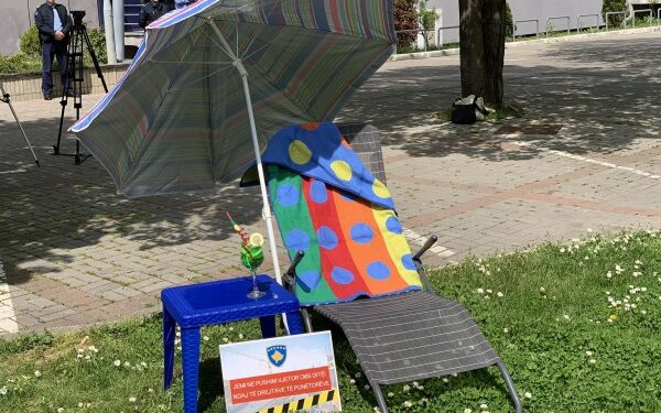 PSD aksion simbolik para Qeverisë -“Jemi në pushim vjetor 365 ditë”