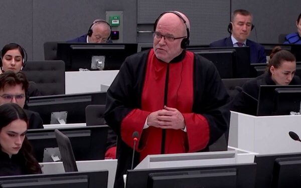 Mbrojtja e Thaçit kërkon kohë për diskutim me klientin para fillimit të kundërpyetjeve