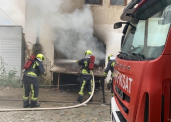 Digjet një shtëpi në rrugën “Vasil Andoni” në Prishtinë