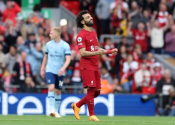 Liverpooli fiton ndeshjen e gjashtë radhazi dhe i afrohet top-katërshes