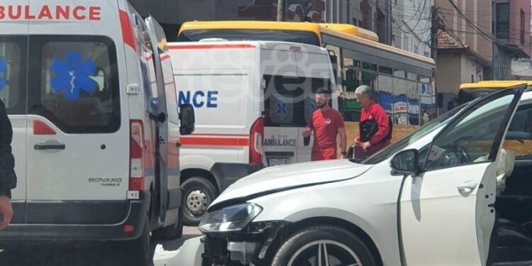 Aksident në “Kodrën e Trimave”, raportohet për të lënduar