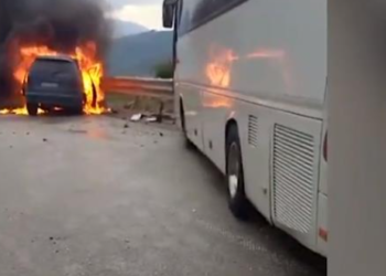 Gjashtë të lënduar nga përplasja e veturës me autobusin në Qafë Thanë