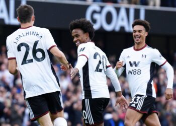 Fulham “shkel” ish-kampionin e Anglisë në një spektakël golash!