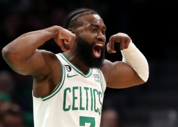 Boston mposht Philadelphia në sfidën e dytë dhe rikthen ekuilibrin