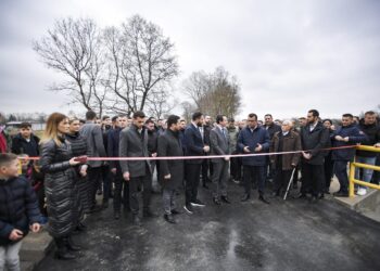 Krasniqi: Qeveria ka vendosur ta kalojë mandatin me një urë 3 metra