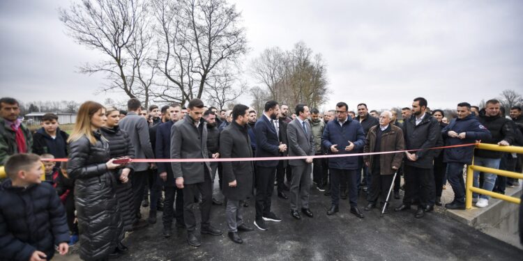 Krasniqi: Qeveria ka vendosur ta kalojë mandatin me një urë 3 metra