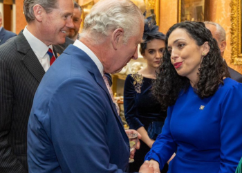 Presidentja Osmani uron Mbretin Charles dhe Mbretëreshën Camilla për kurorëzimin