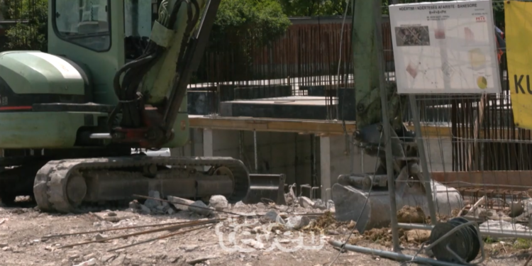 Banorët e lagjes “Gëzim Sahiti” kundërshtojnë ndërtimin e një objekti në Ferizaj, Prokuroria nis hetimet