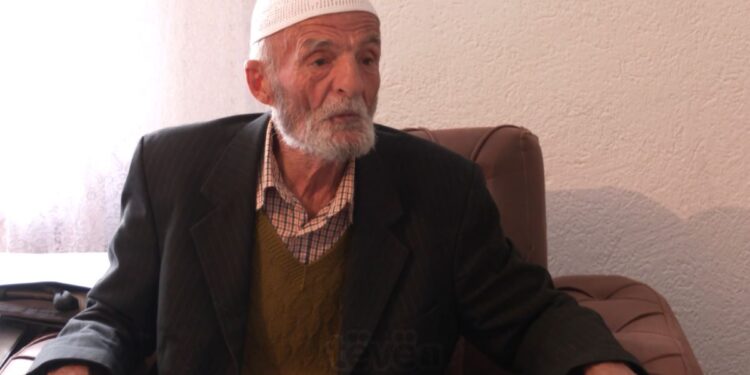 Babai 81-vjeçar rrëfen për djemtë e tij të zhdukur në luftë