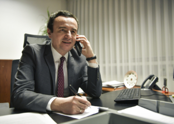 Kurti flet në telefon me Peach: Qëllimi i qeverisë është të sigurojë akses në zyra për kryetarët e rinj në veri