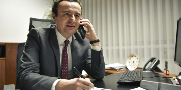 Kurti flet në telefon me Peach: Qëllimi i qeverisë është të sigurojë akses në zyra për kryetarët e rinj në veri