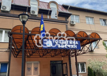 Flamuri i Kosovës vendoset në objektin e Komunës së Zveçanit