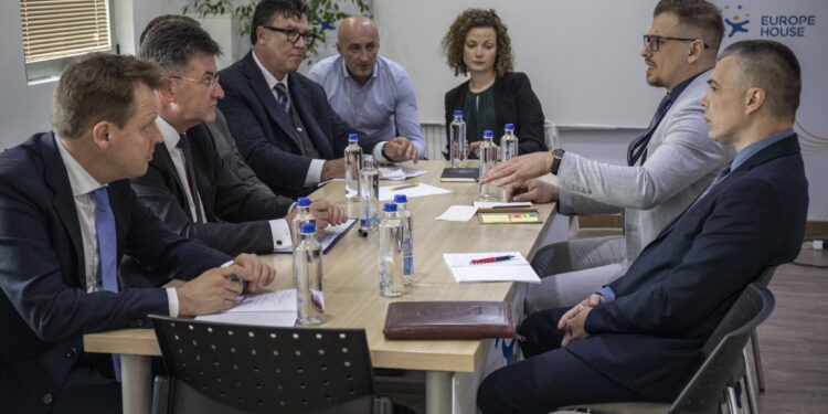 Lajçak: I shqetësuar nga ato që dëgjova në veri, të shmanget çdo mundësi përshkallëzimi