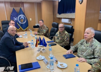 Sarrazin takohet me komandantin e KFOR-it: Dënojmë vendimin e djeshëm të Kosovës