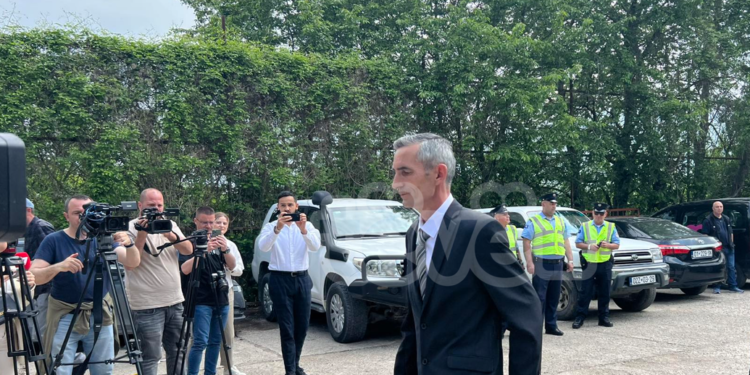 Ilir Peci arrin në Boletin për betim si kryetar i Zveçanit